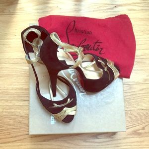 Euro sz 40.5 black platform pump w/ gold accent.